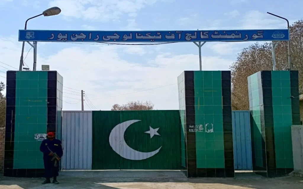 GCT Rajanpur College gate
